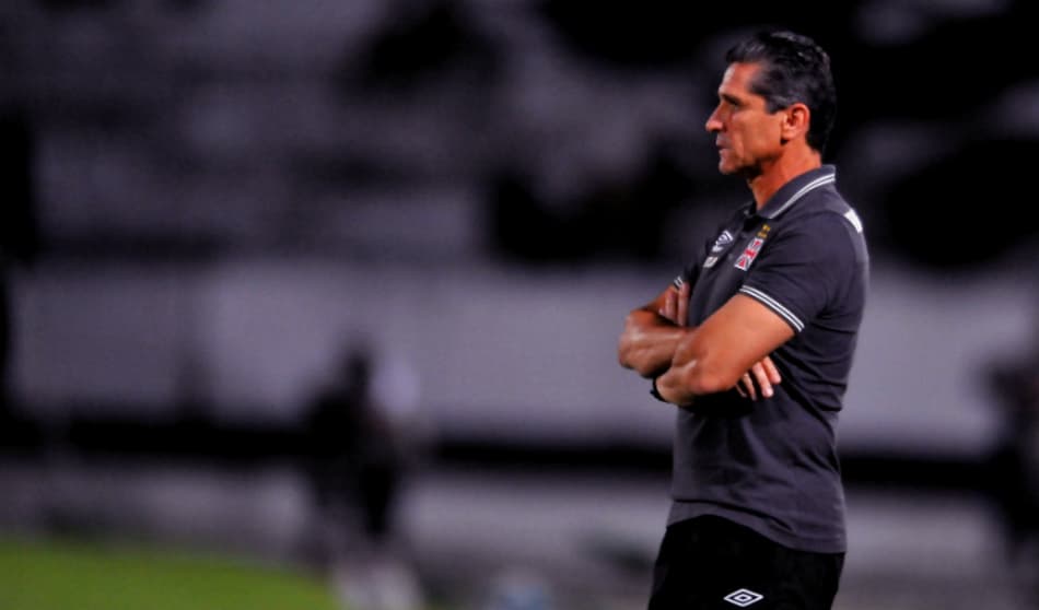 Líder e campanha parecida com 2009 marcam o primeiro turno do Vasco
