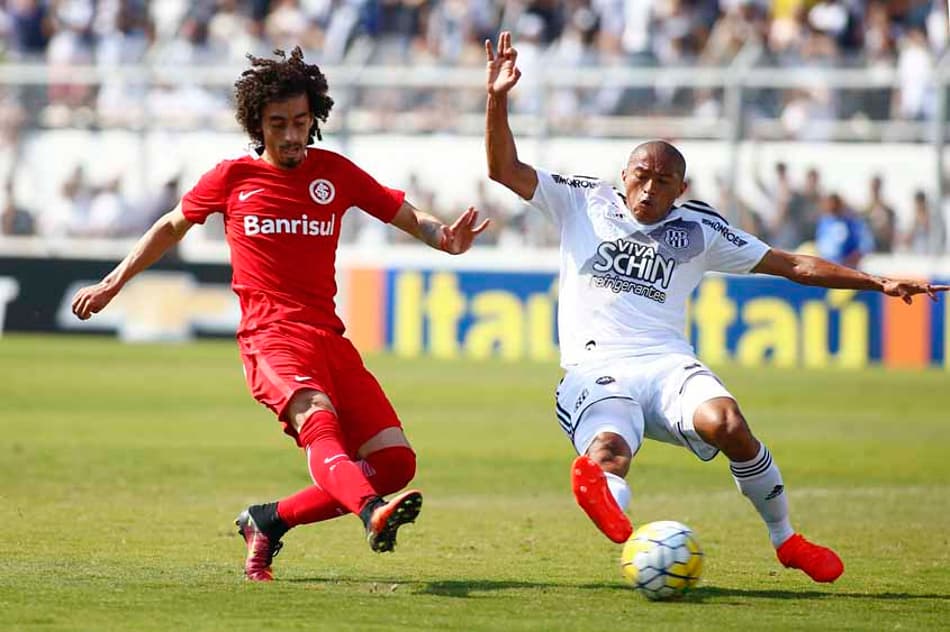 Juiz prejudica a Ponte, Valdívia marca na volta ao Inter e jogo fica no 2 a 2