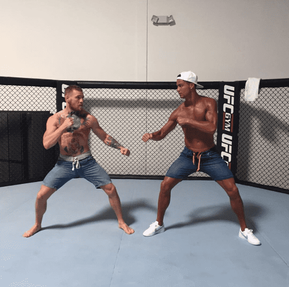 Conor McGregor e Cristiano Ronaldo se encontram e fazem até encarada