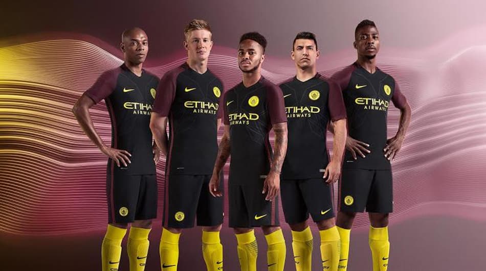 Vermelho e preto! Conheça o uniforme reserva do Manchester City
