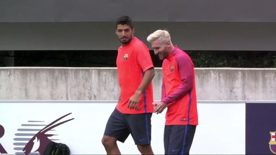 VÍDEO: Messi mostra novo visual em primeiro treino do Barça na Inglaterra