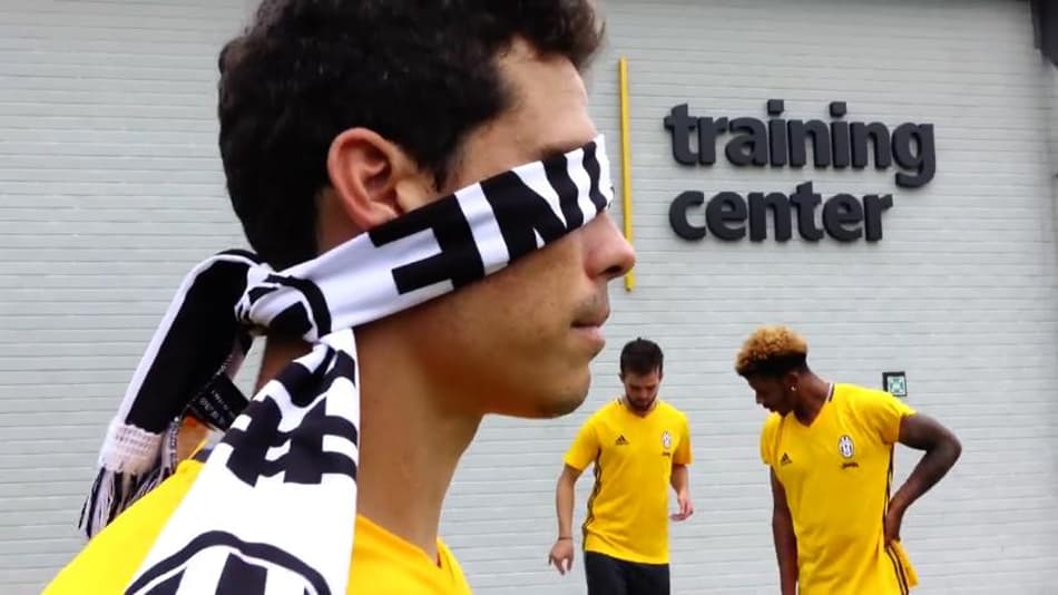 Hernanes de olhos vendados