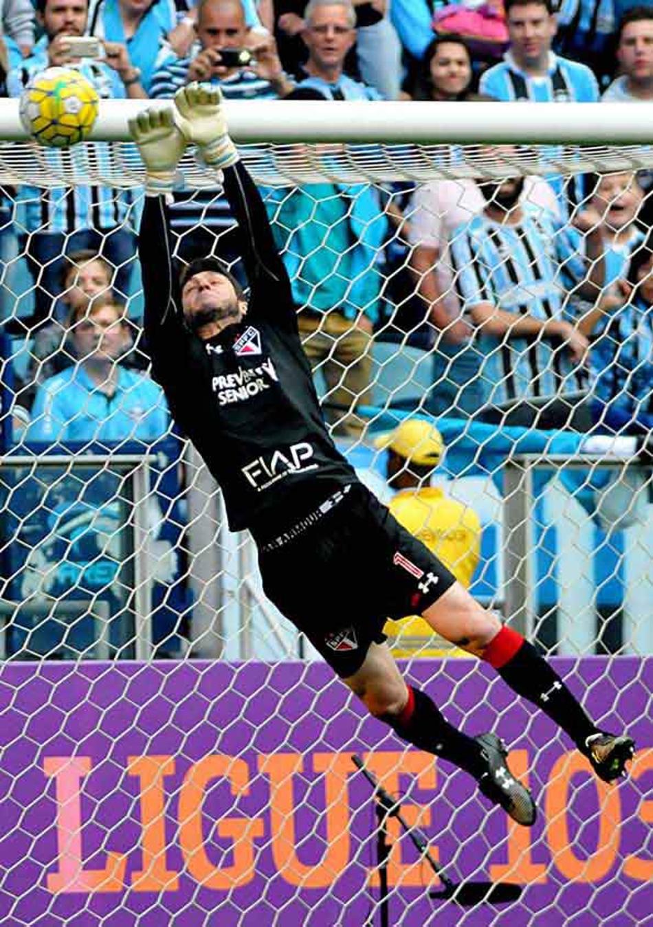 Mesmo com derrota, Denis é eleito O Cara da 16ª rodada do Brasileirão