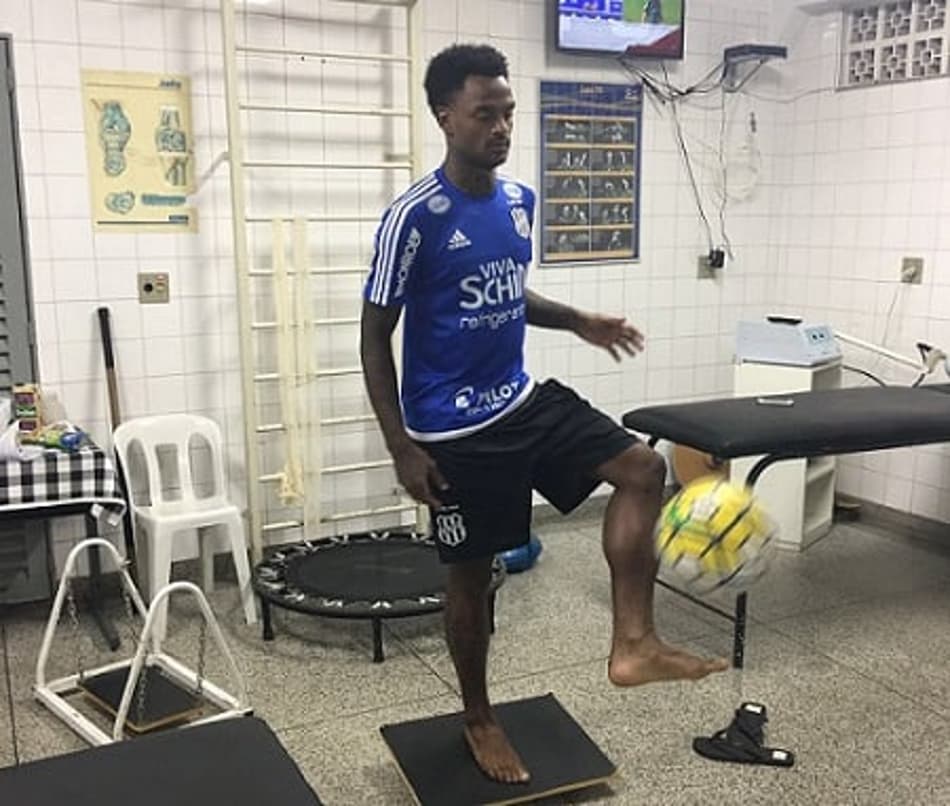 Desfalque há duas rodadas, volante da Ponte Preta inicia tratamento