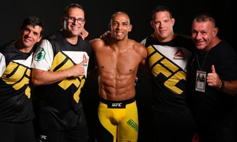 Edson se diz surpreso por time apoiar luta com Alvarez: 'Não esperava'