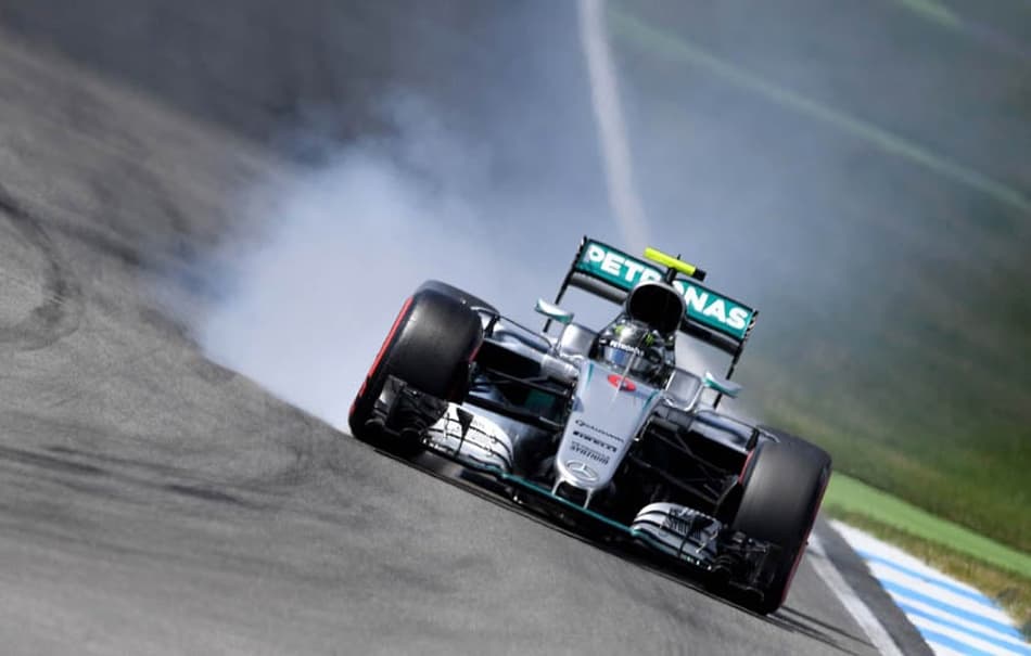Rosberg supera Hamilton, mantém domínio e faz a pole no GP da Alemanha