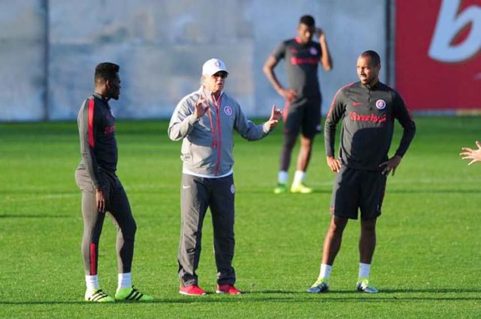 Falcão tenta diminuir pressão no Inter: “importante é jogar bem”
