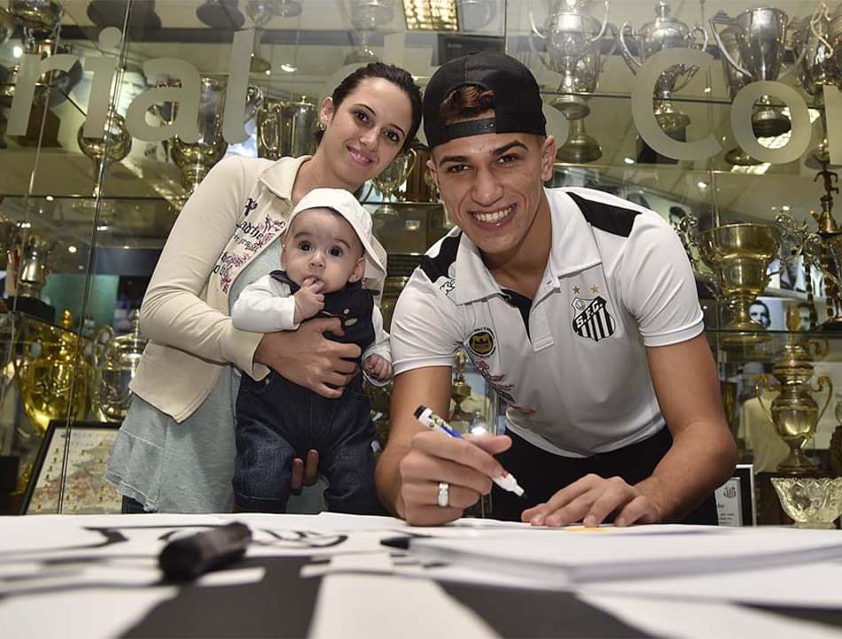 De aposta a protagonista, Bueno pode chegar à marca importante no Santos