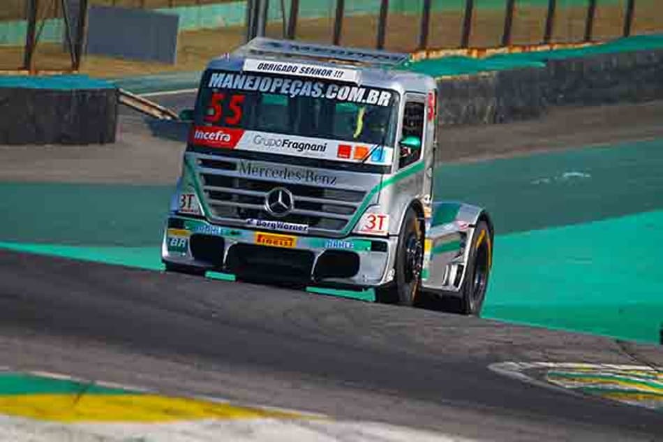 Salustiano vence a quarta consecutiva, em prova decidida na última volt