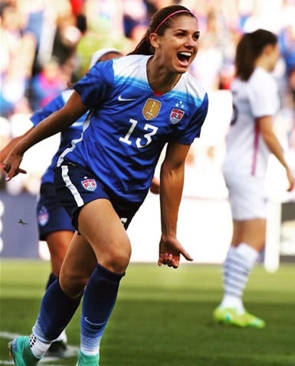Alex Morgan esbanja categoria treinando com sete meses de gravidez