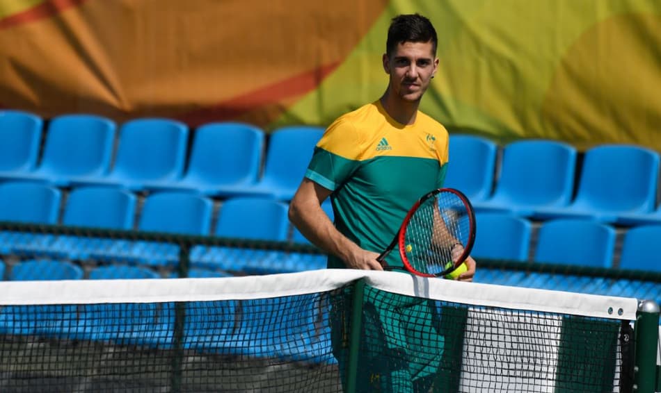 Voltando de cirurgia, Kokkinakis chega ao Rio com bagagem extraviada