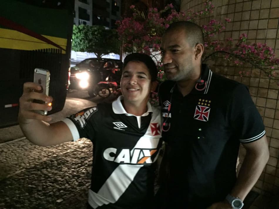 Rodrigo volta a treinar na segunda e minimiza problema na zaga do Vasco
