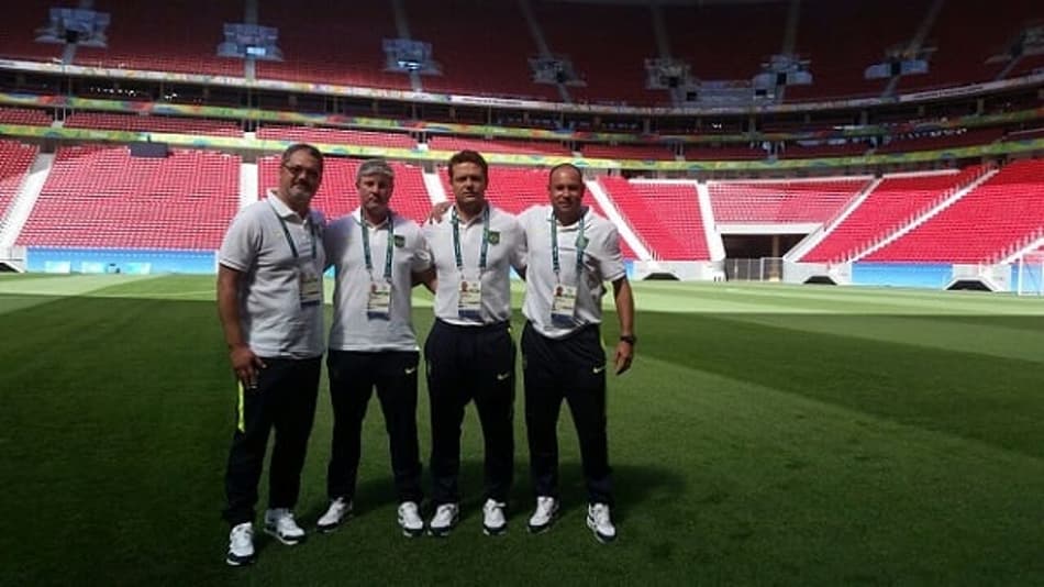 Melhor, mas ainda com falhas, campo do Mané é vistoriado pela Seleção