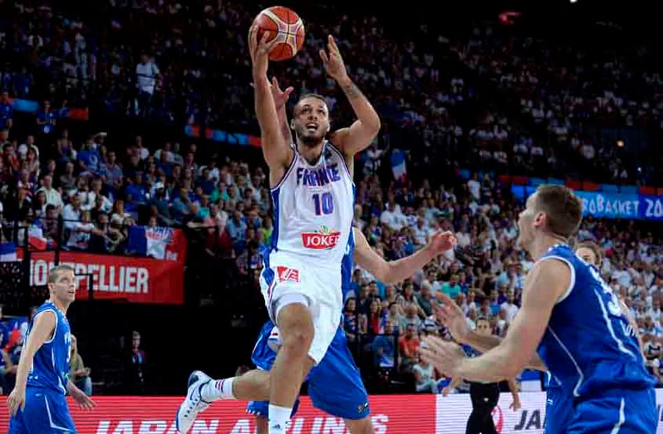 “Odiei ter ficado de fora das Olimpíadas”, desabafa francês Evan Fournier