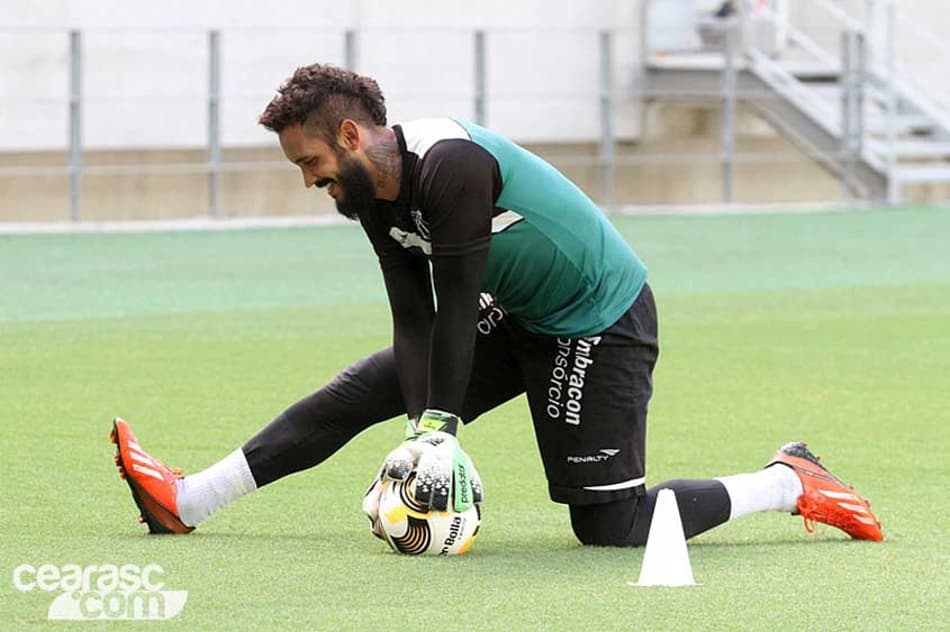 Em recuperação no Ceará, Douglas espera retornar aos gramados nas próximas semanas