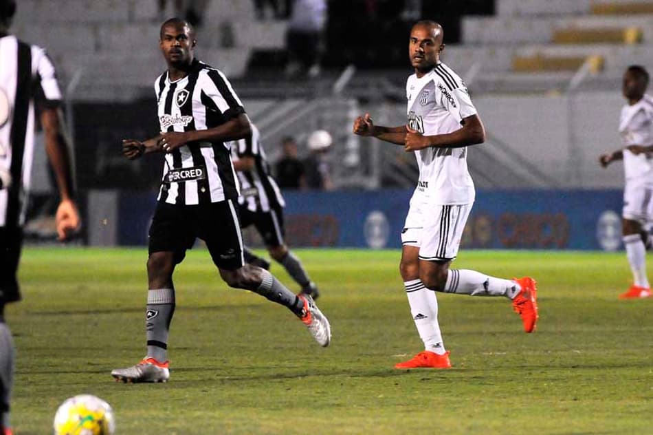 AGORA! Ponte Preta e Botafogo duelam no Moisés Lucarelli