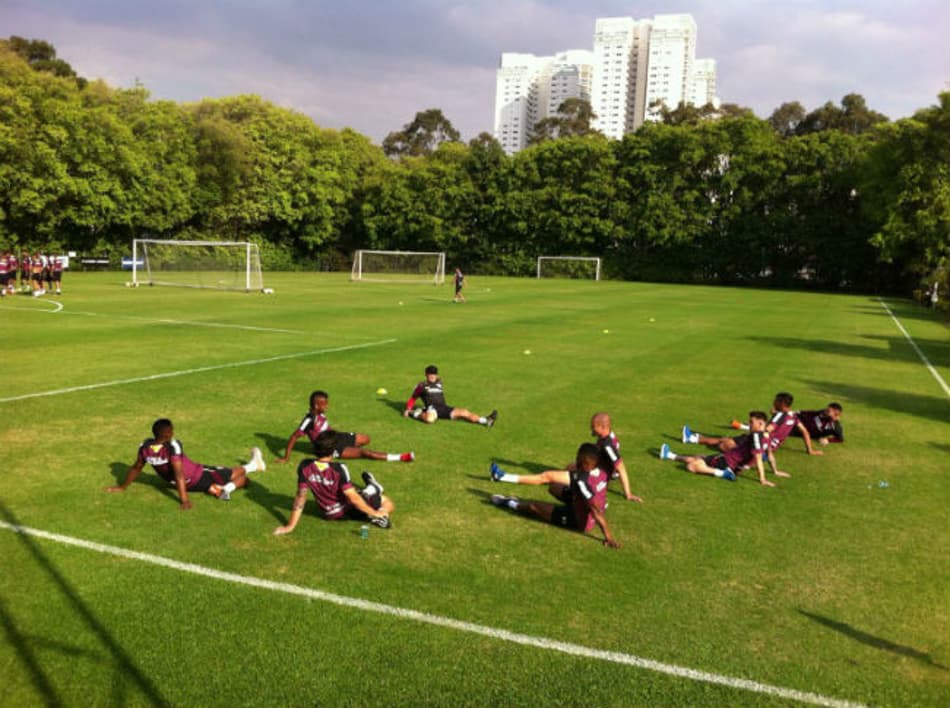 TEMPO REAL: São Paulo treina em preparação para encarar o Botafogo