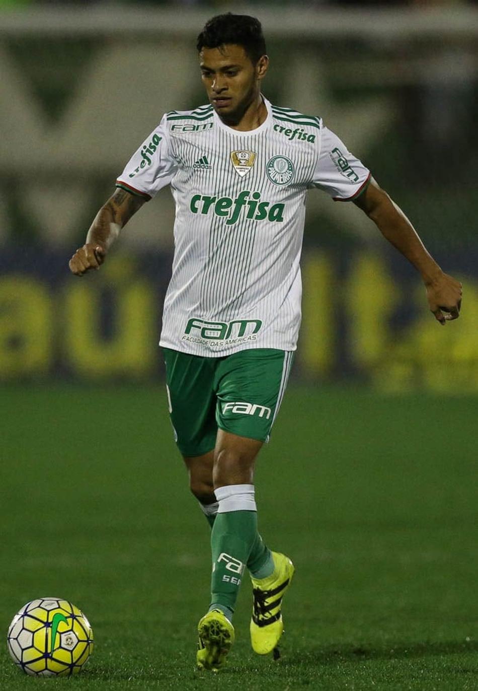 Cleiton Xavier entrou no segundo tempo contra a Chapecoense e sofreu pênalti