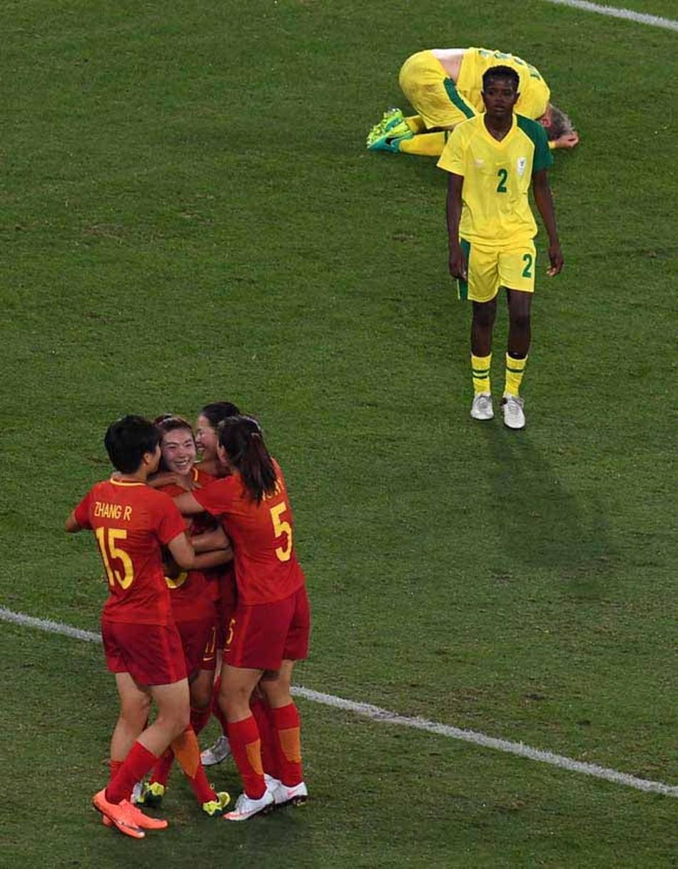 China bate a África do Sul e embola grupo do Brasil no futebol feminino