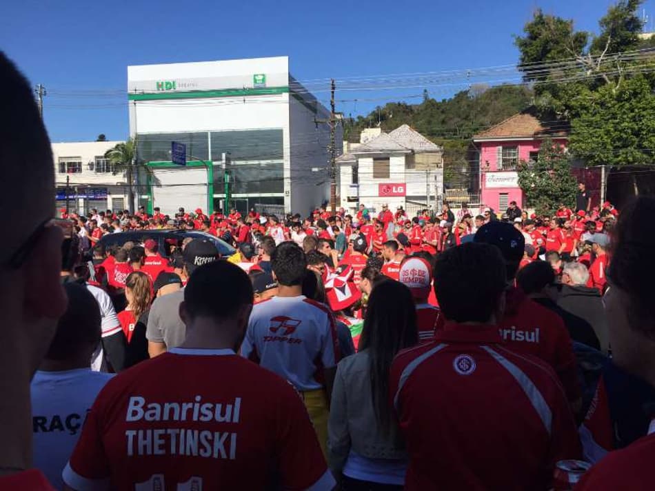 AGORA! Acompanhe o climão da partida entre Inter e Fluminense