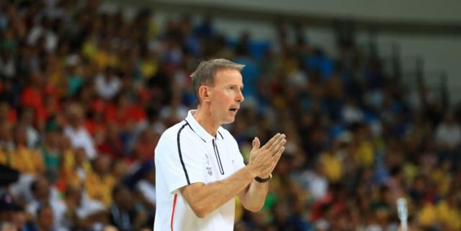 Desapontado, técnico promete melhores atuações da França na sequência do Rio 2016