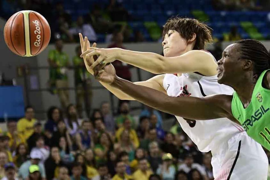 Pressionadas, meninas do basquete acreditam na vaga para as quartas