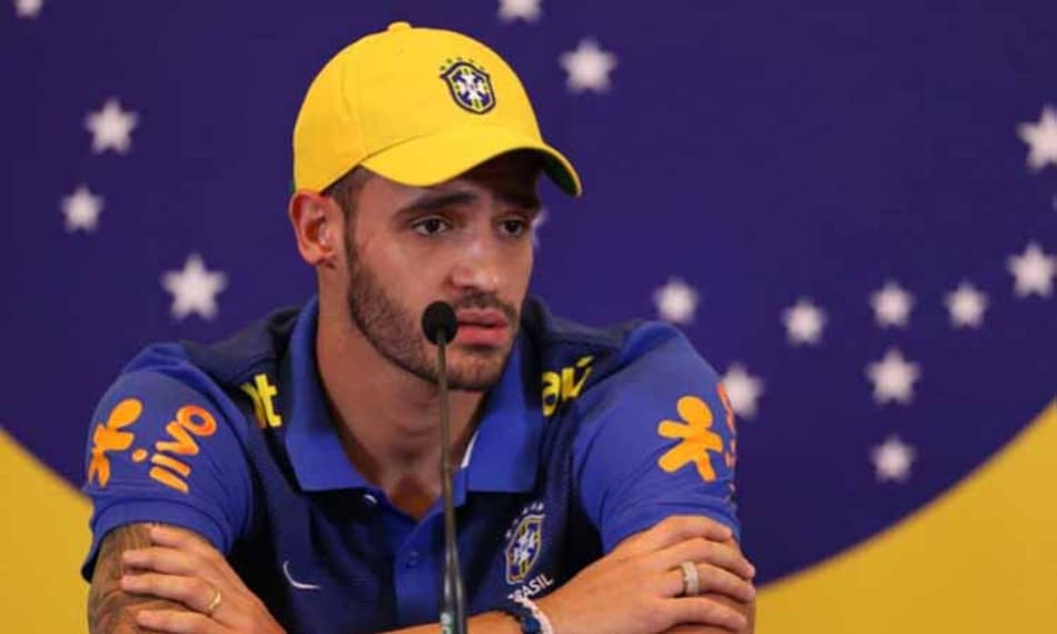 TEMPO REAL: Renato Augusto e Micale falam em coletiva na Seleção