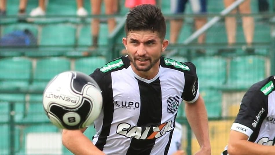Paraná fecha com artilheiro da Série C de 2015 e negocia volta de Cristian