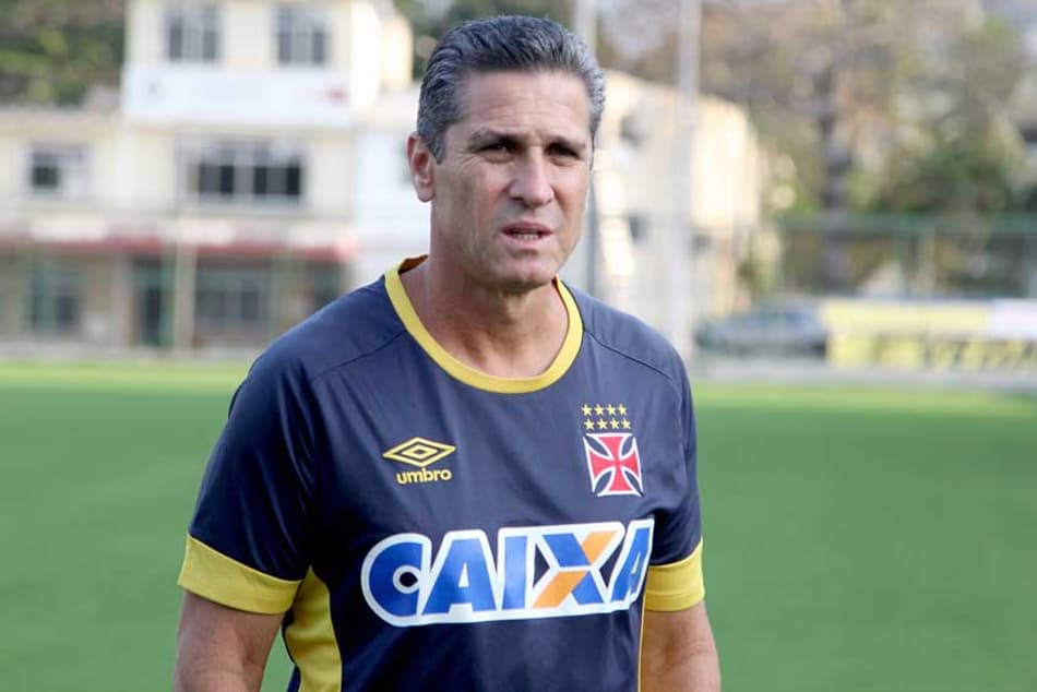 TEMPO REAL: Treino e coletiva de Eurico Miranda. Siga o dia do Vasco!