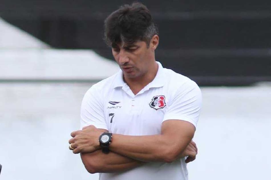 Adriano Teixeira assume o Santa Cruz no jogo contra o Vitória