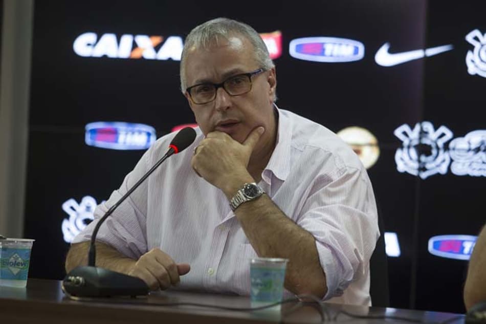 TEMPO REAL! Presidente do Timão confirma saídas e busca por reforços
