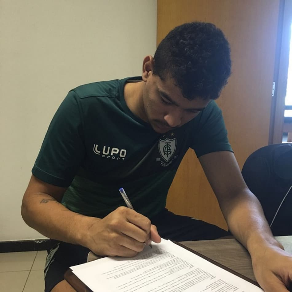 América-MG estende contrato de promessa até dezembro de 2019