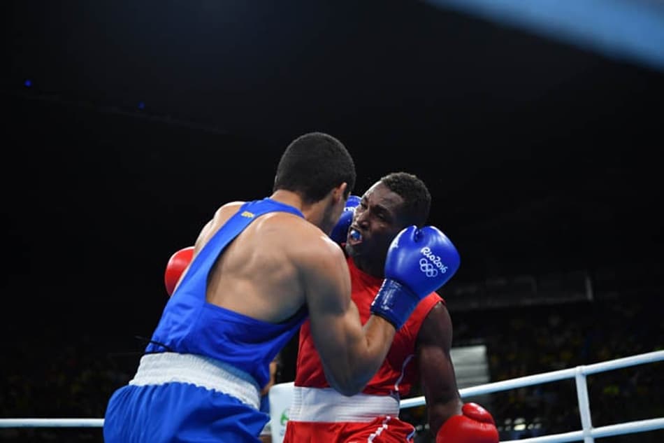 Michel Borges cai contra cubano favorito e se despede da Rio-2016