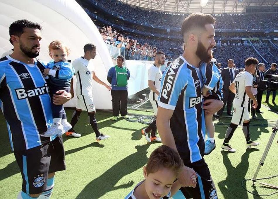 Grêmio estreia nova modalidade de patrocínio, que inclui a camisa do clube