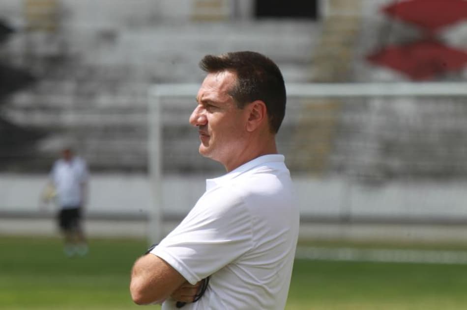 Com clube em crise, Doriva pede demissão e deixa o Santa Cruz