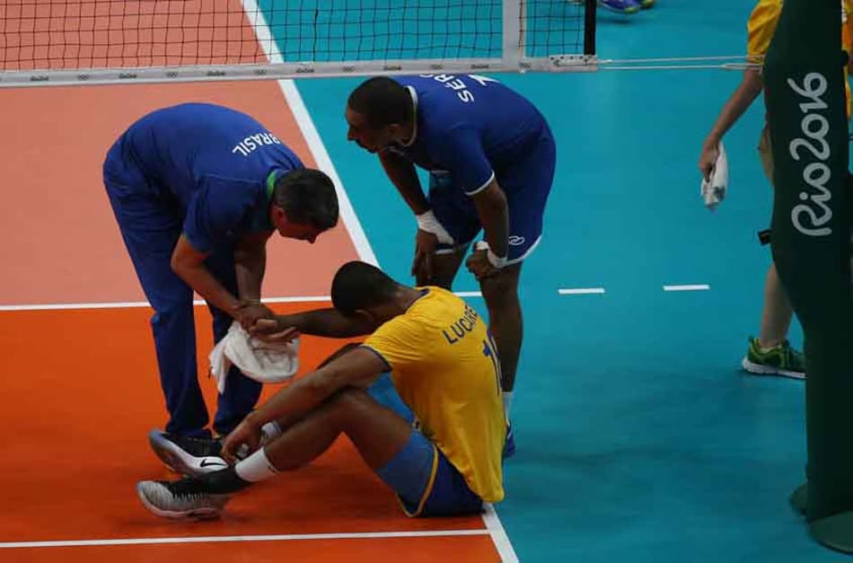 Problemas físicos de Lucarelli e Lipe preocupam Seleção de vôlei