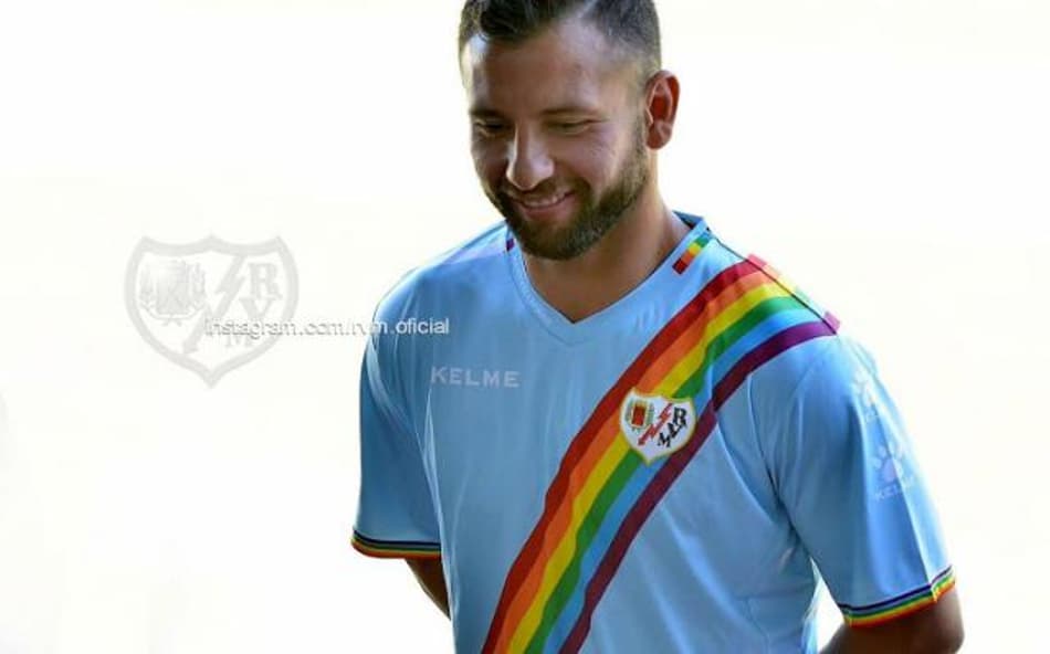 Rayo Vallecano lança novas camisas em defesa de causas sociais
