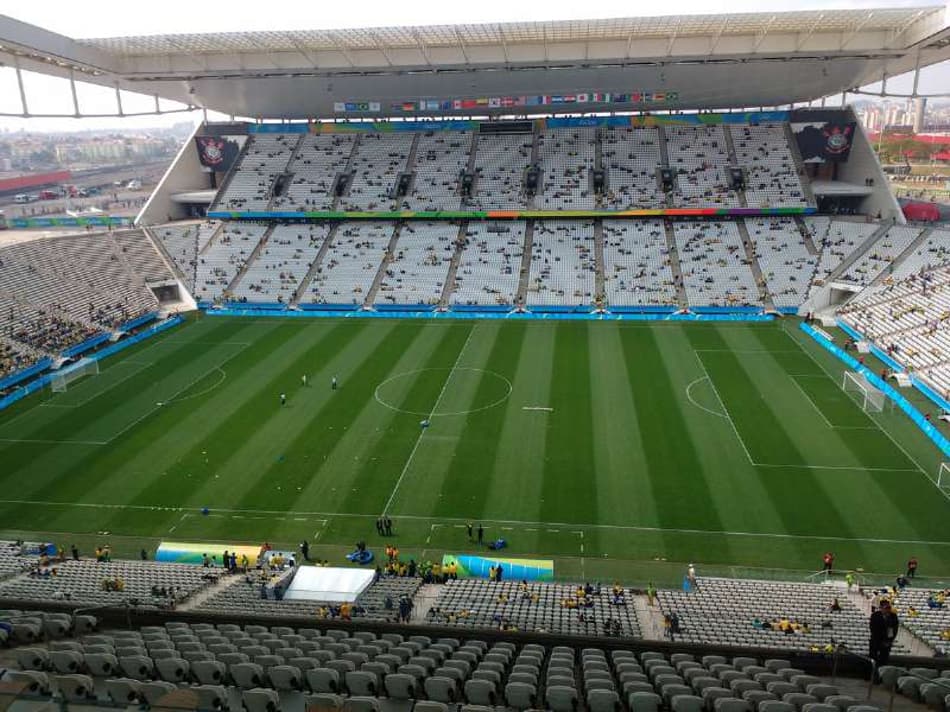 Corinthians tira onda pelo Twitter e provoca principais rivais