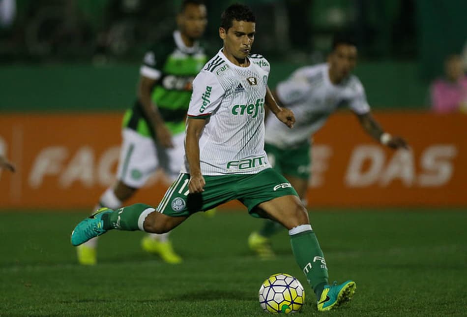 Jean cita mudança na 'rotina' em seu primeiro pênalti errado desde 2012