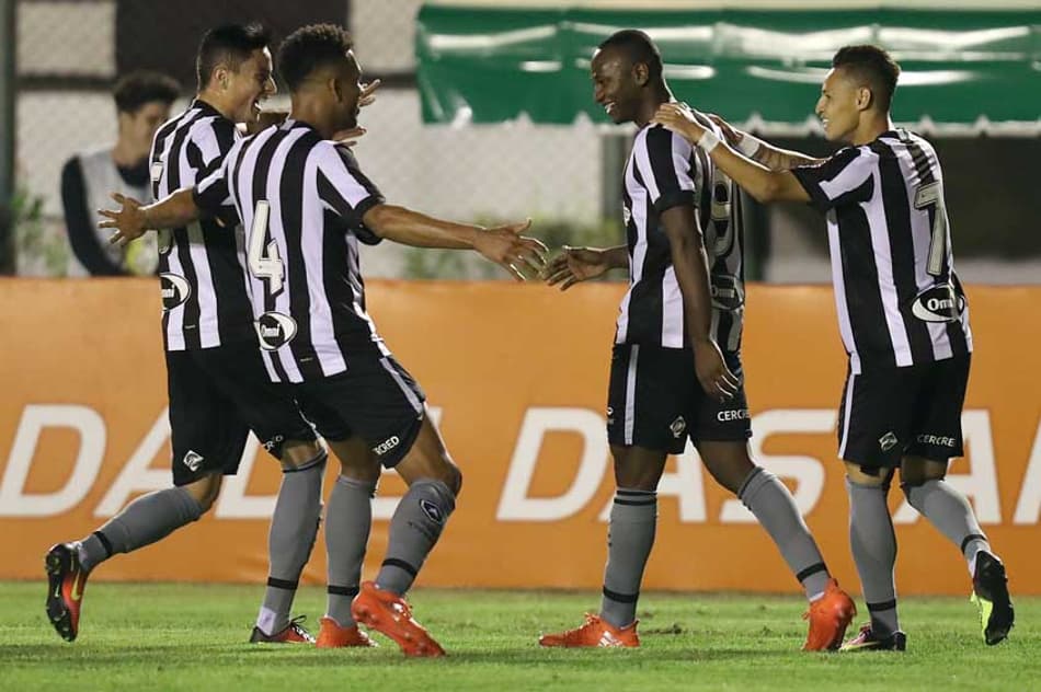 AGORA! Botafogo recebe o Sport em Juiz de Fora pelo Brasileirão