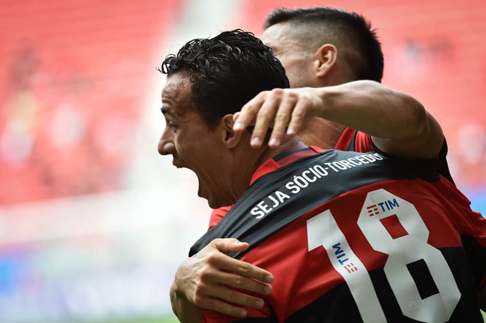 Diego e Damião marcam, e Flamengo vence Grêmio. Siga o pós-jogo!