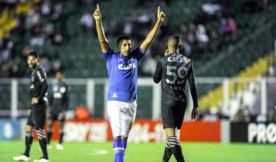 Cruzeiro bate o Figueirense fora de casa e deixa a zona de rebaixamento