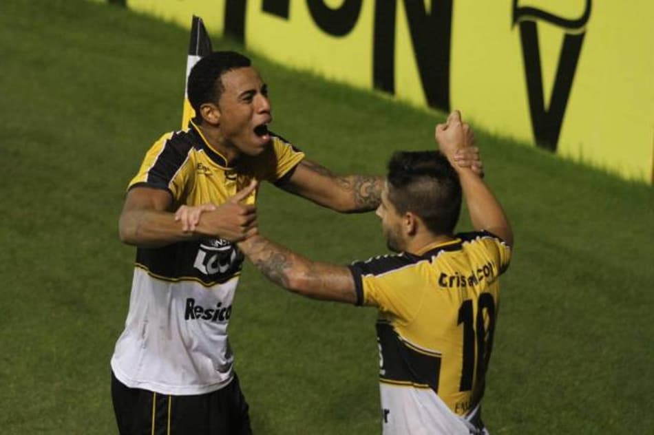 Saídas e acertos do Corinthians agitam o vaivém nacional. Siga!