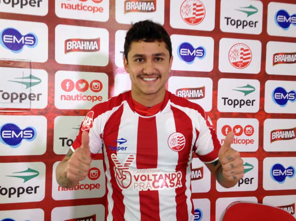 Vinícius chega ao Náutico para ajudar no acesso à Série A