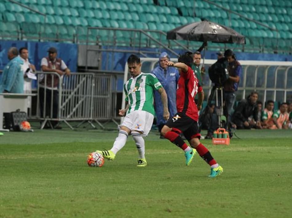 Pela Sul-Americana, Vitória vira contra Coritiba e joga pelo empate na volta