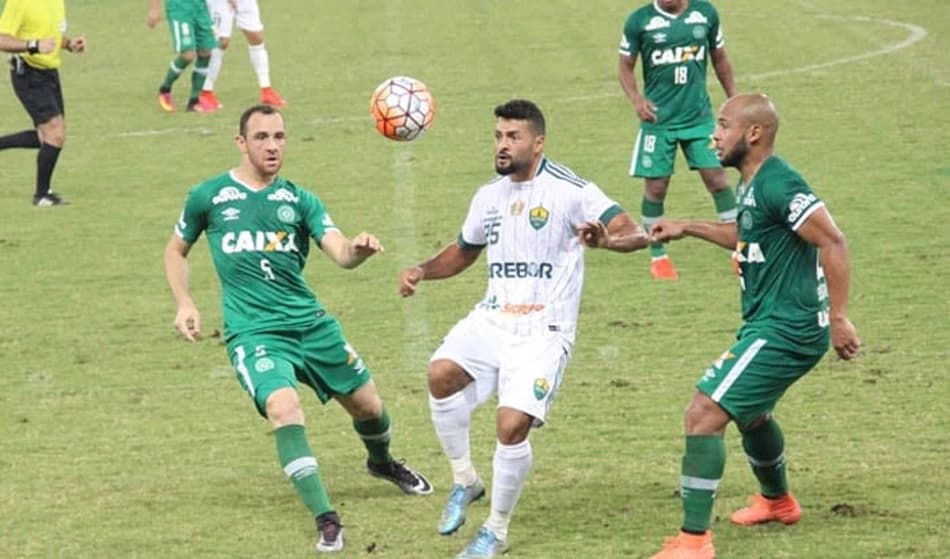 Caio Júnior espera o jogo de volta para Chapecoense reverter vantagem