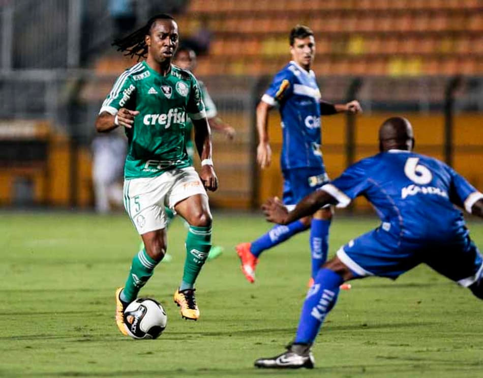 Vai enxugar? Eduardo Baptista planeja ter elenco com até 32 atletas