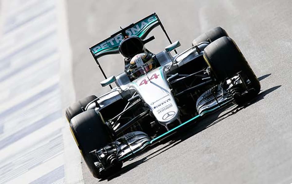 Largando do fundo do grid, Hamilton agradece trabalho da equipe