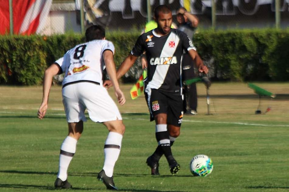 Vasco tropeça e chega ao terceiro jogo seguido sem vitória. Siga os vestiários!