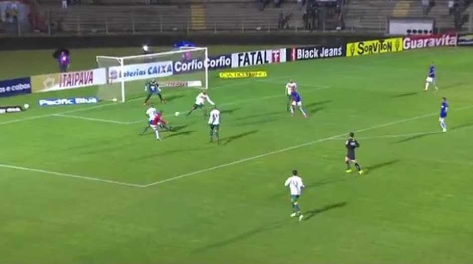 Contestado, Lúcio Flávio entra na segunda etapa e garante triunfo do Paraná